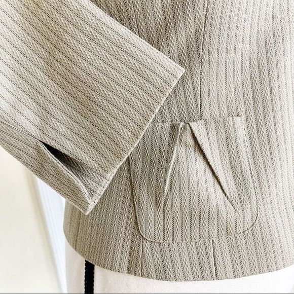 Antonio Melani‎ Size 0 Sandstone Pinned Striped Blazer with Folded Front Pockets - Picture 4 of 10